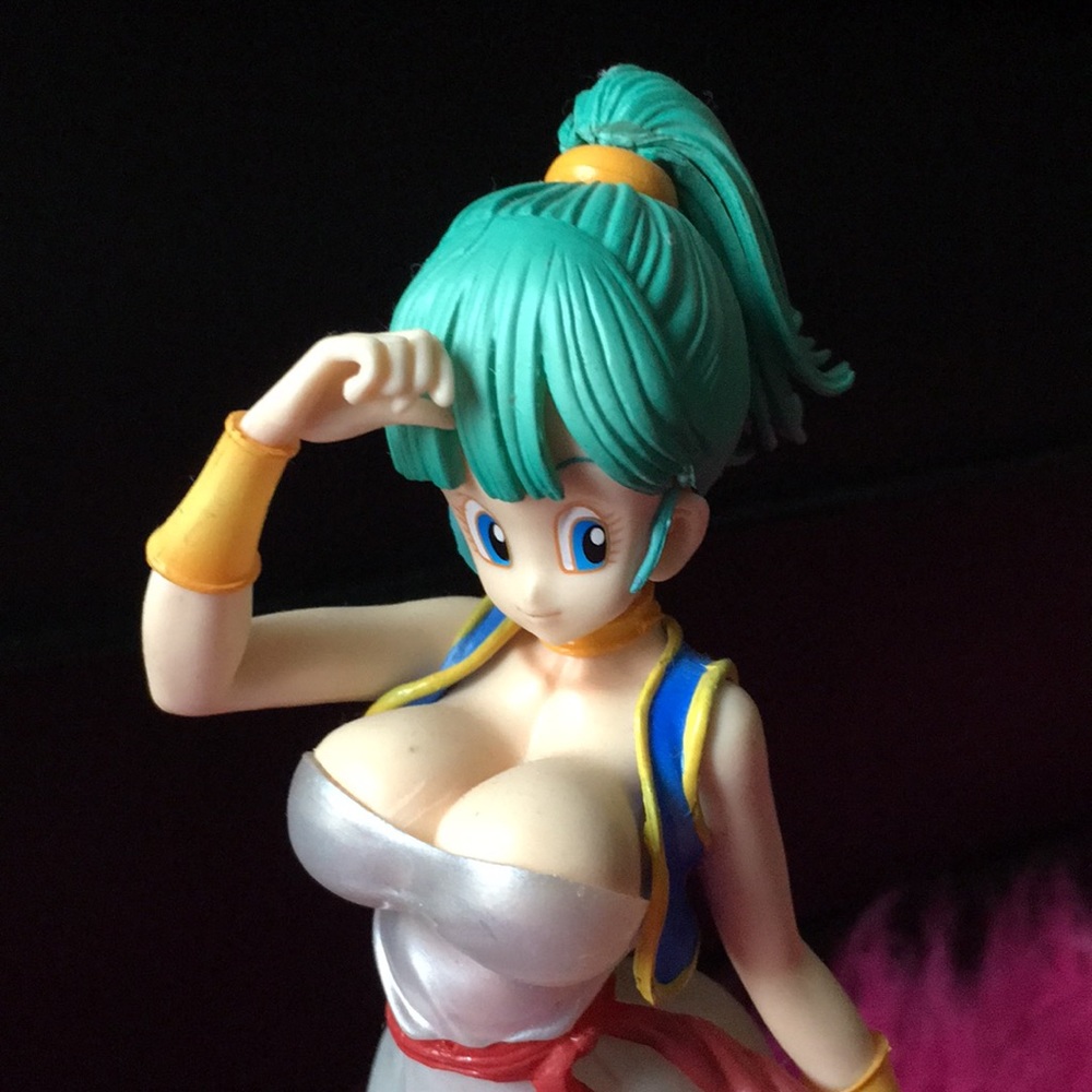 Bulma figure